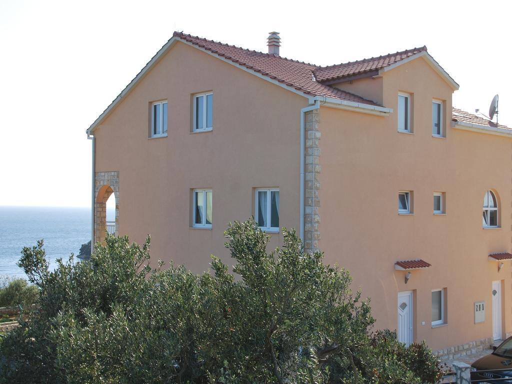 Villa Lunaris Maslinica Exterior photo